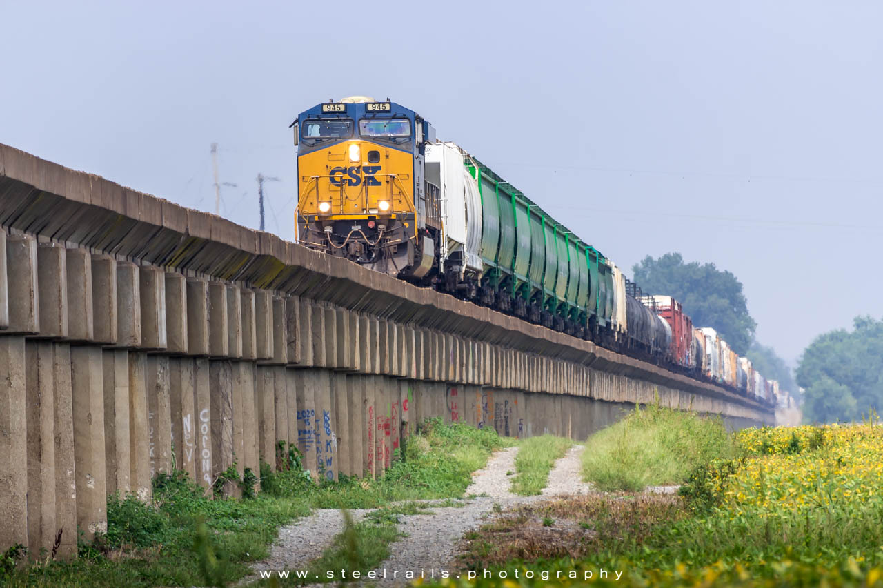 CSXT 945 GE ES44AC