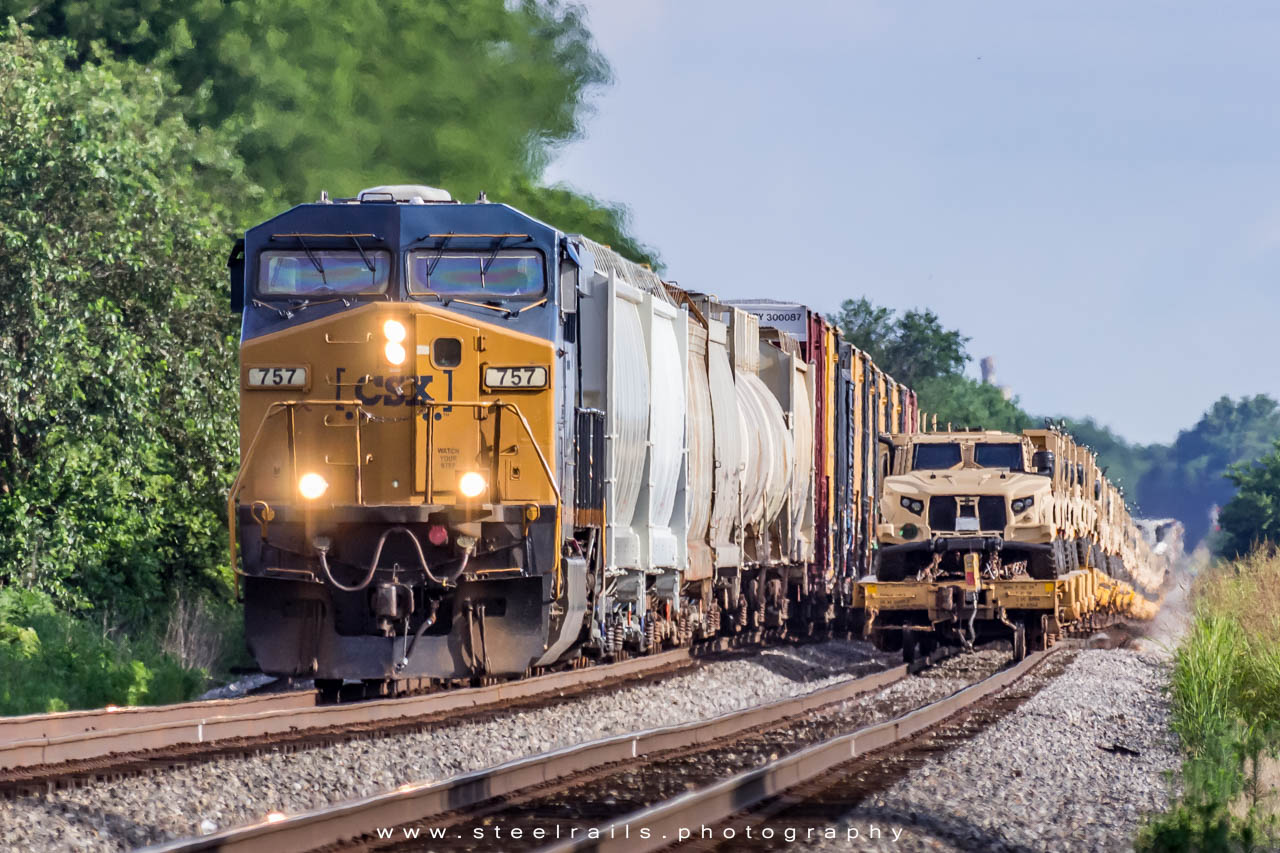 CSXT 757 GE ES44AC-H